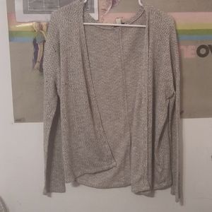 AMERICAN EAGLE OUTFITTERS.Size Medium. Gray sweater.